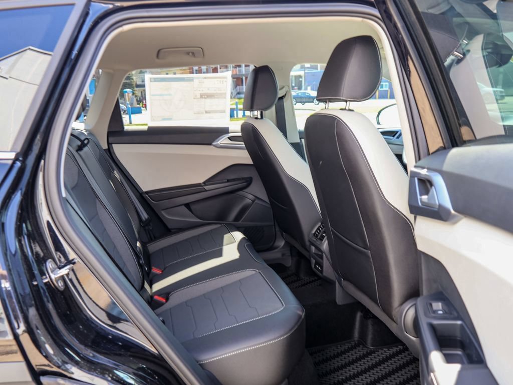 New 2026 Volkswagen Taos SE FWD image 28