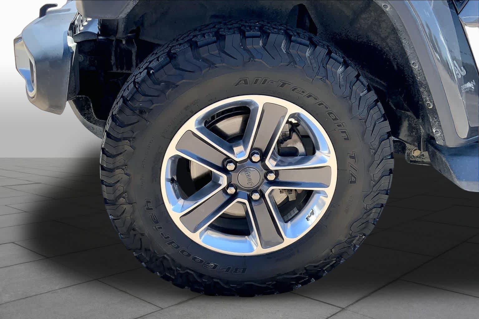 Used 2020 Jeep Wrangler Unlimited Sahara w/ Uconnect 4C Nav & Sound Group AWD/4WD image 9