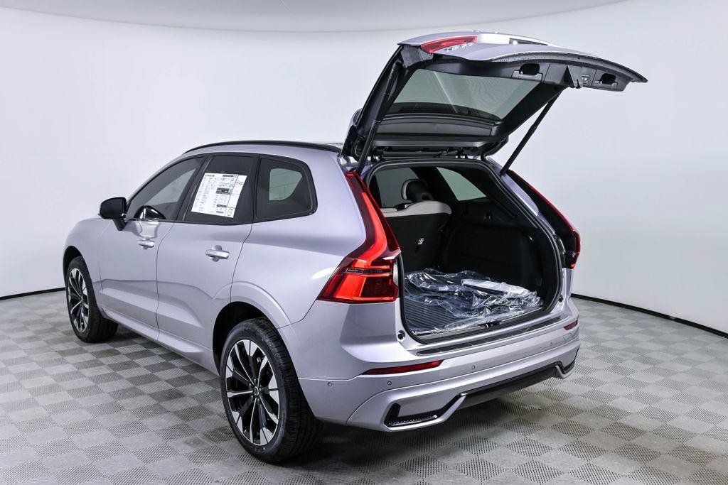 New 2026 Volvo XC60 B5 Plus w/ Protection Package Premier AWD/4WD image 31