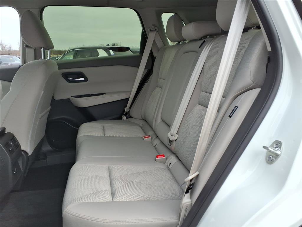 Used 2025 Nissan Rogue SV image 19