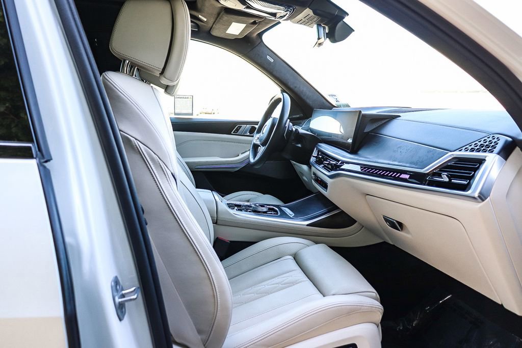 Certified 2025 BMW X7 M60i AWD/4WD image 18