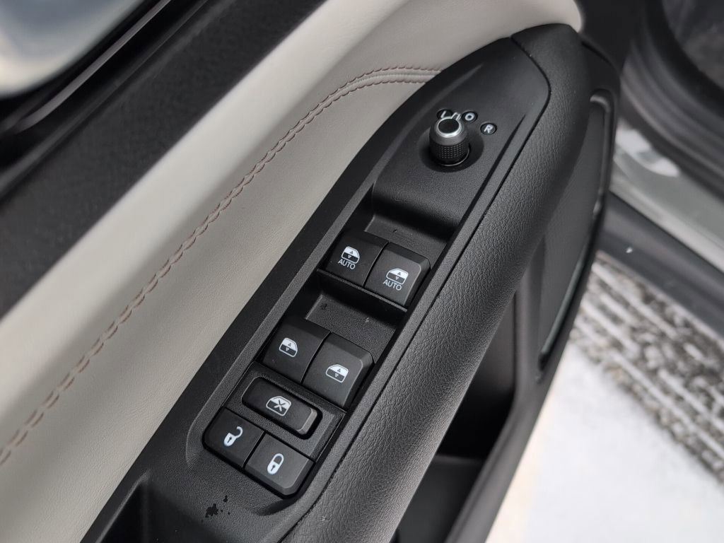 Used 2024 Jeep Compass Limited image 23