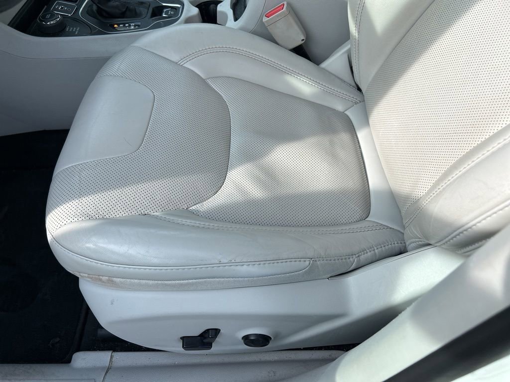 Used 2021 Jeep Cherokee Latitude Lux w/ Comfort/Convenience Group image 17