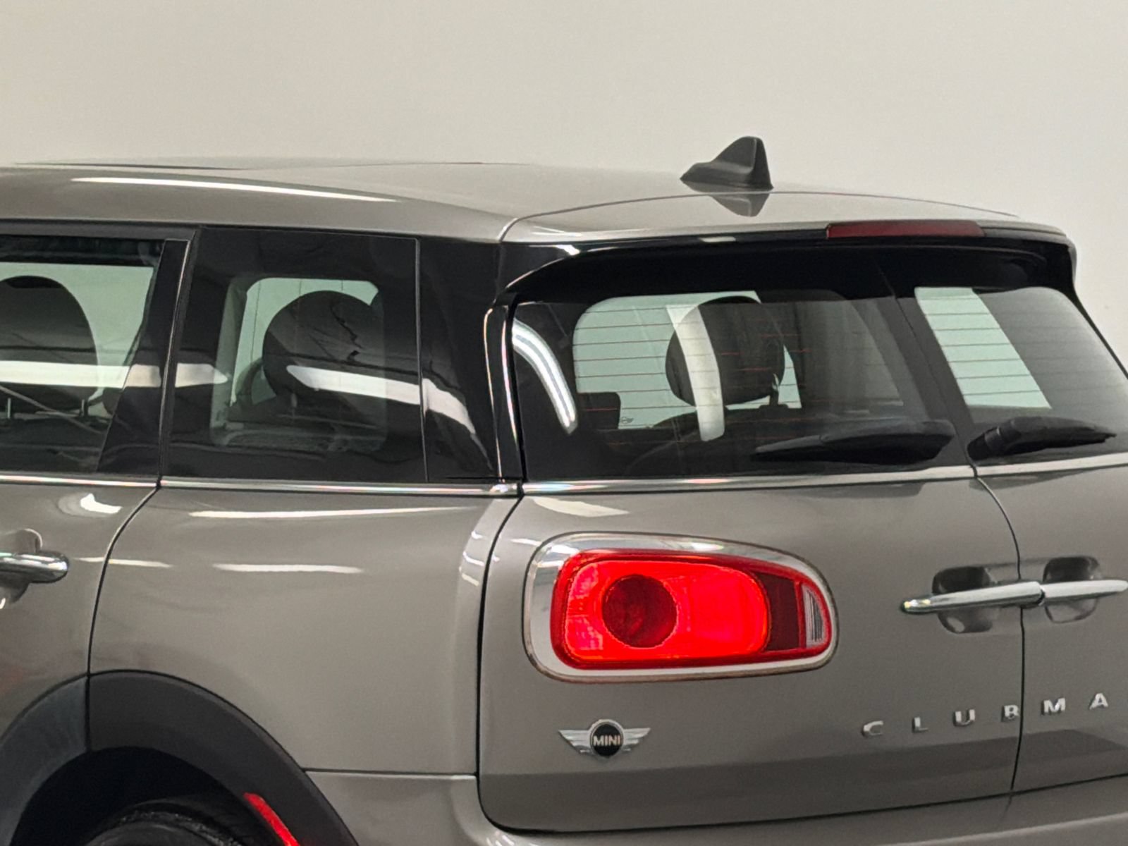 Used 2016 MINI Cooper Clubman FWD image 8