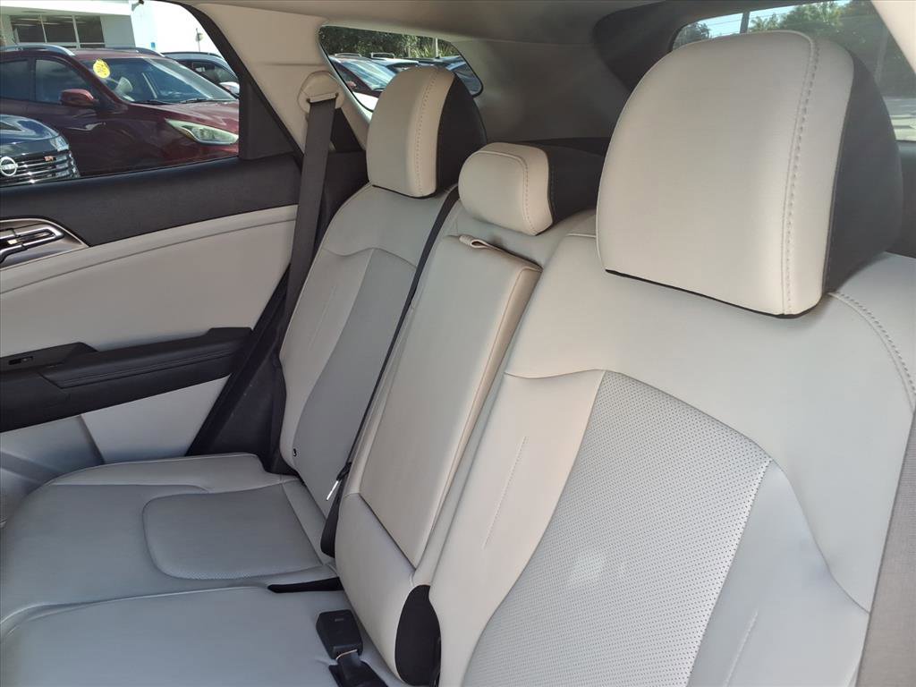 Used 2025 Kia Sportage EX image 18