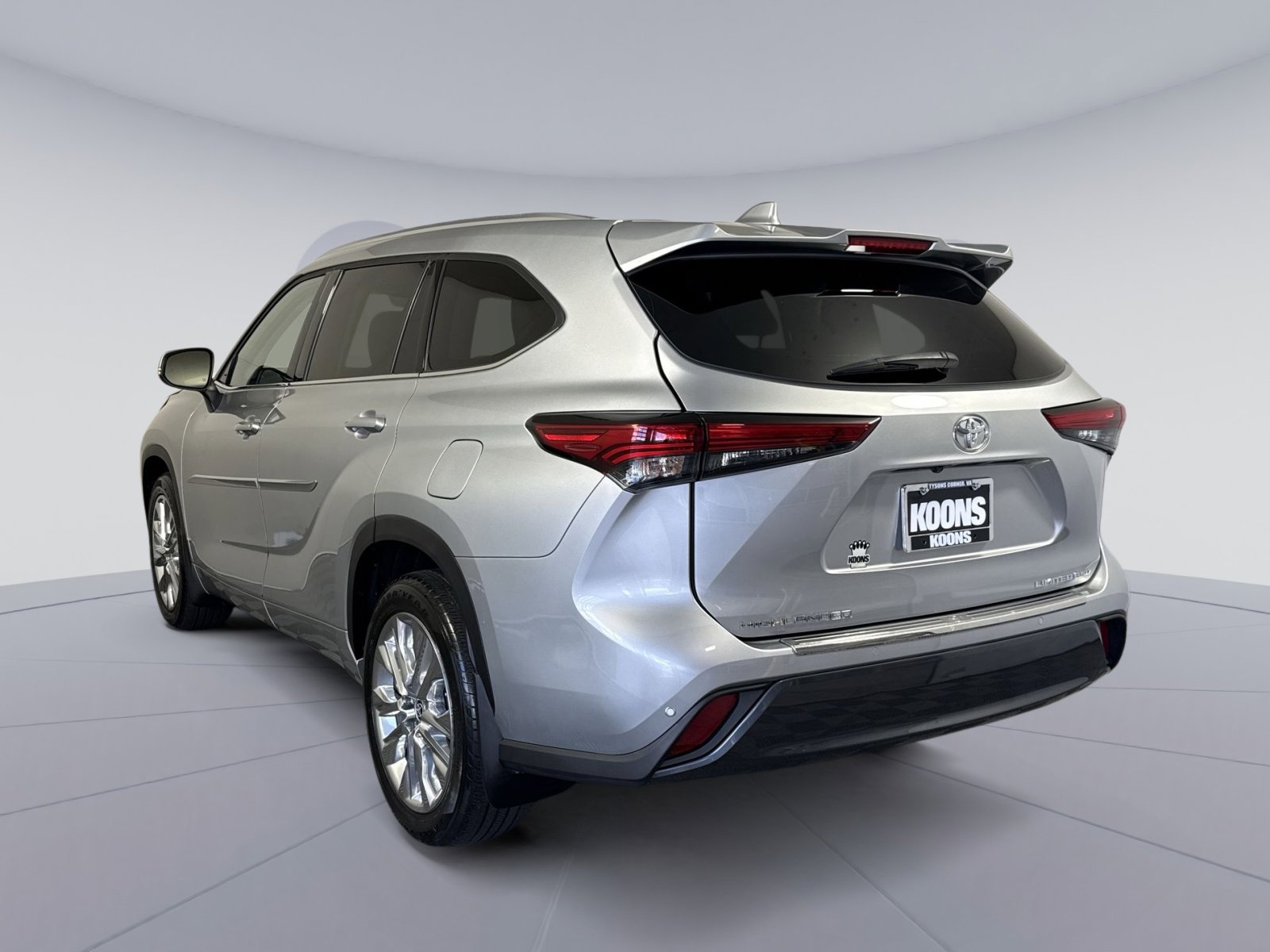 Used 2023 Toyota Highlander Limited AWD/4WD image 4