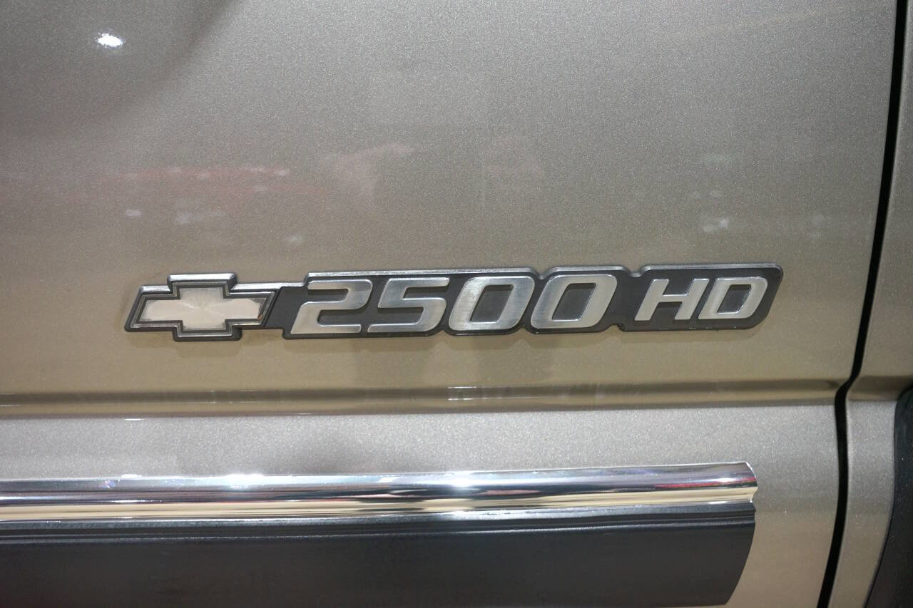 Used 2001 Chevrolet Silverado 2500 4x4 Regular Cab image 28