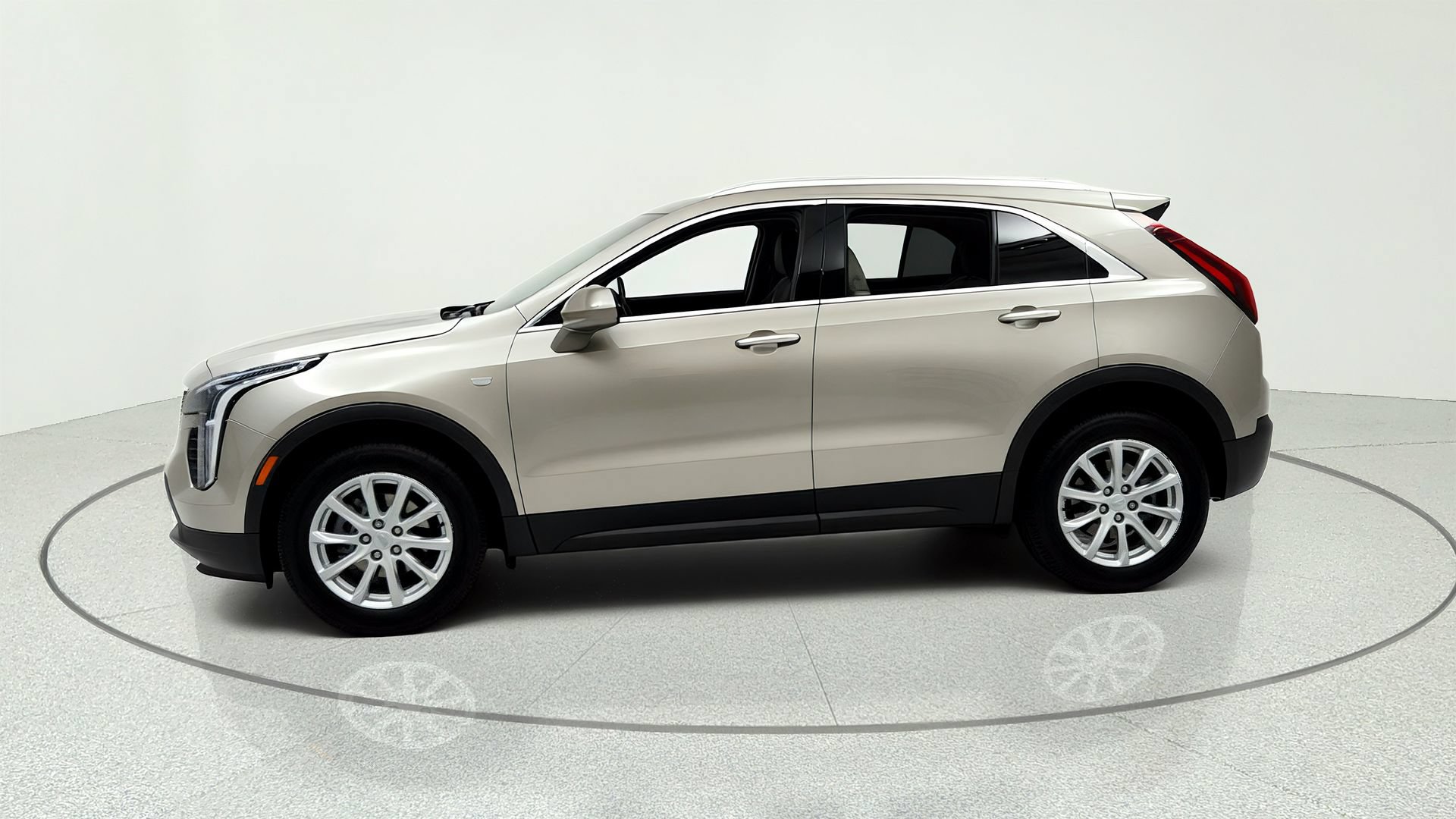 Certified 2023 Cadillac XT4 Luxury w/ Cold Weather Package AWD/4WD image 2