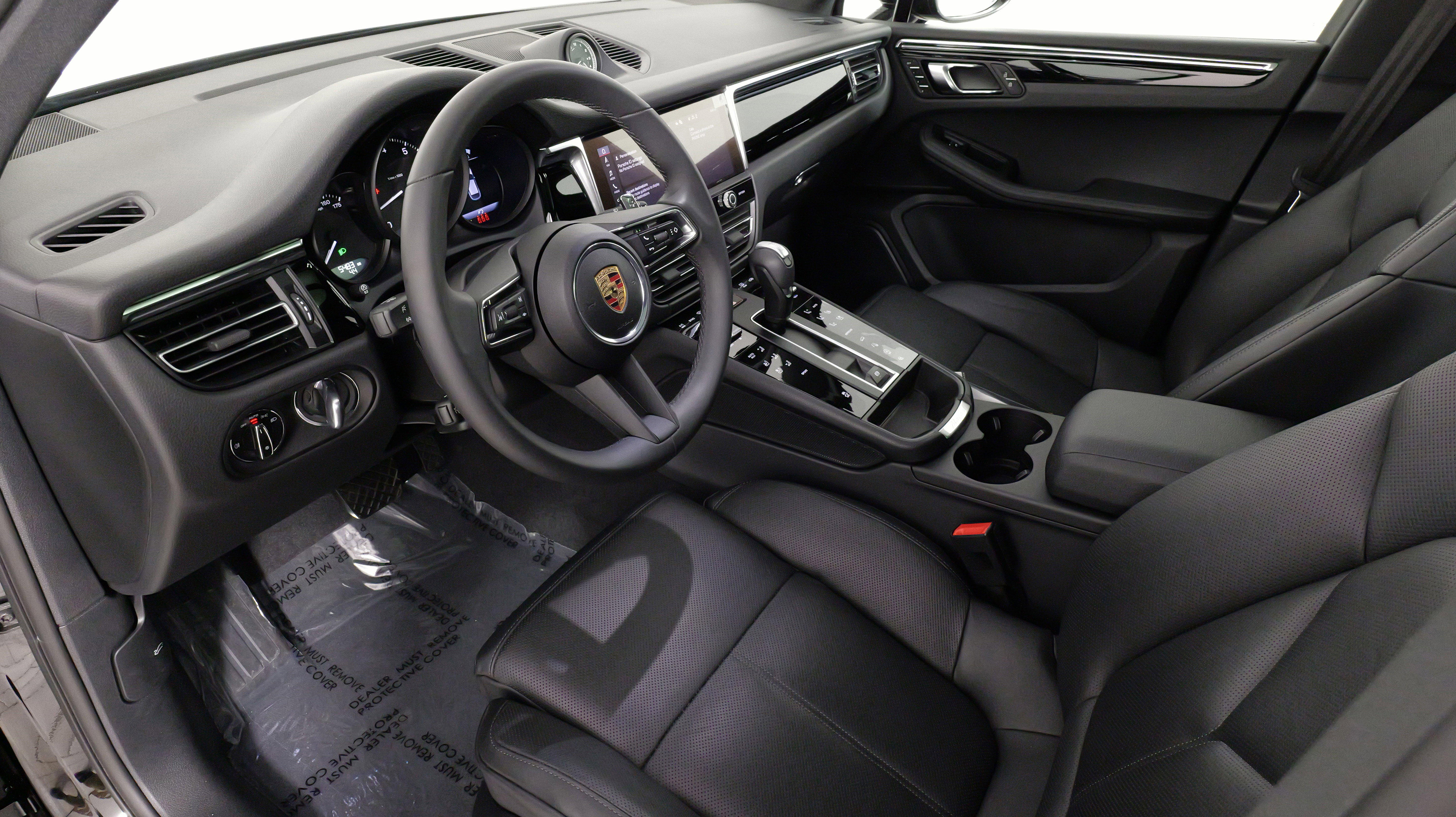 Used 2025 Porsche Macan image 30