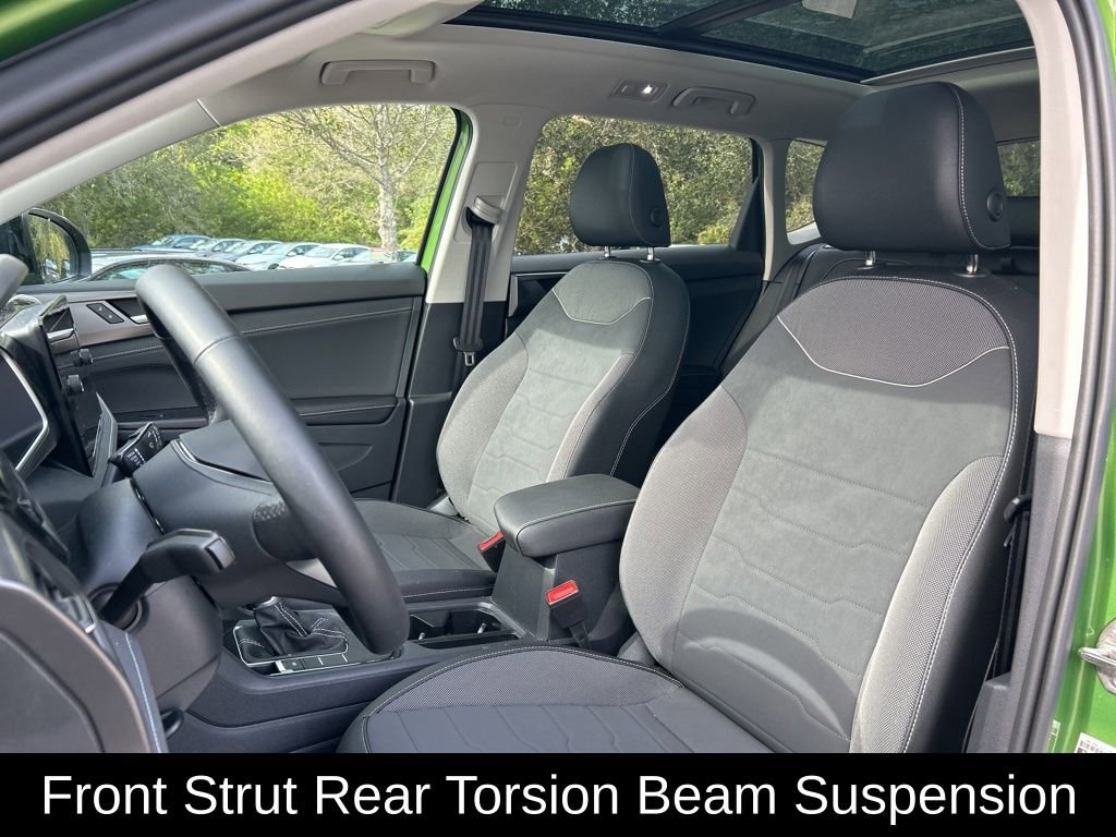 Certified 2025 Volkswagen Taos SE image 20