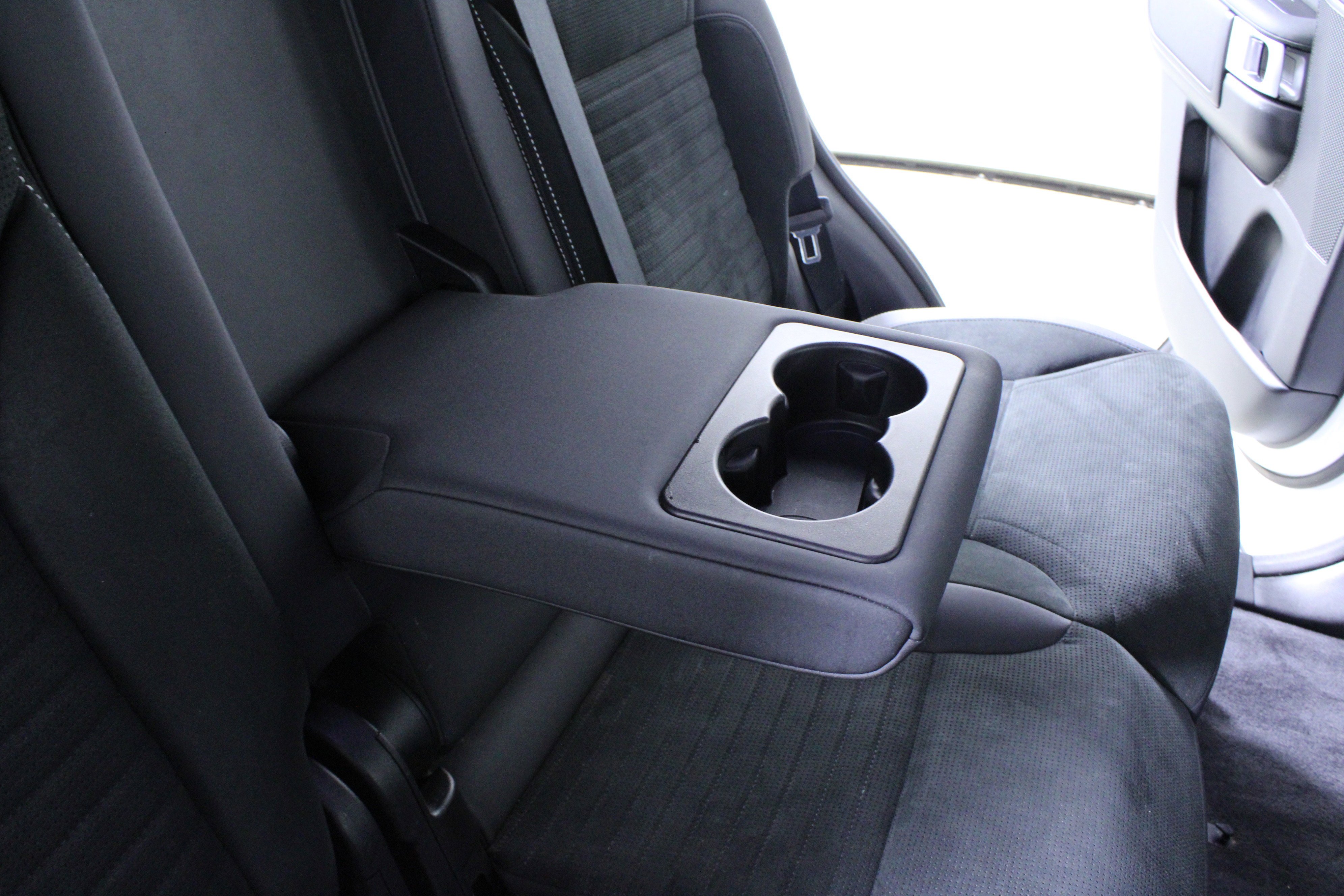 Used 2023 Land Rover Discovery S R-Dynamic image 16