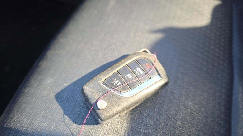 Used 2022 Toyota Tacoma TRD Off-Road w/ TRD Premium Off Road Package image 16