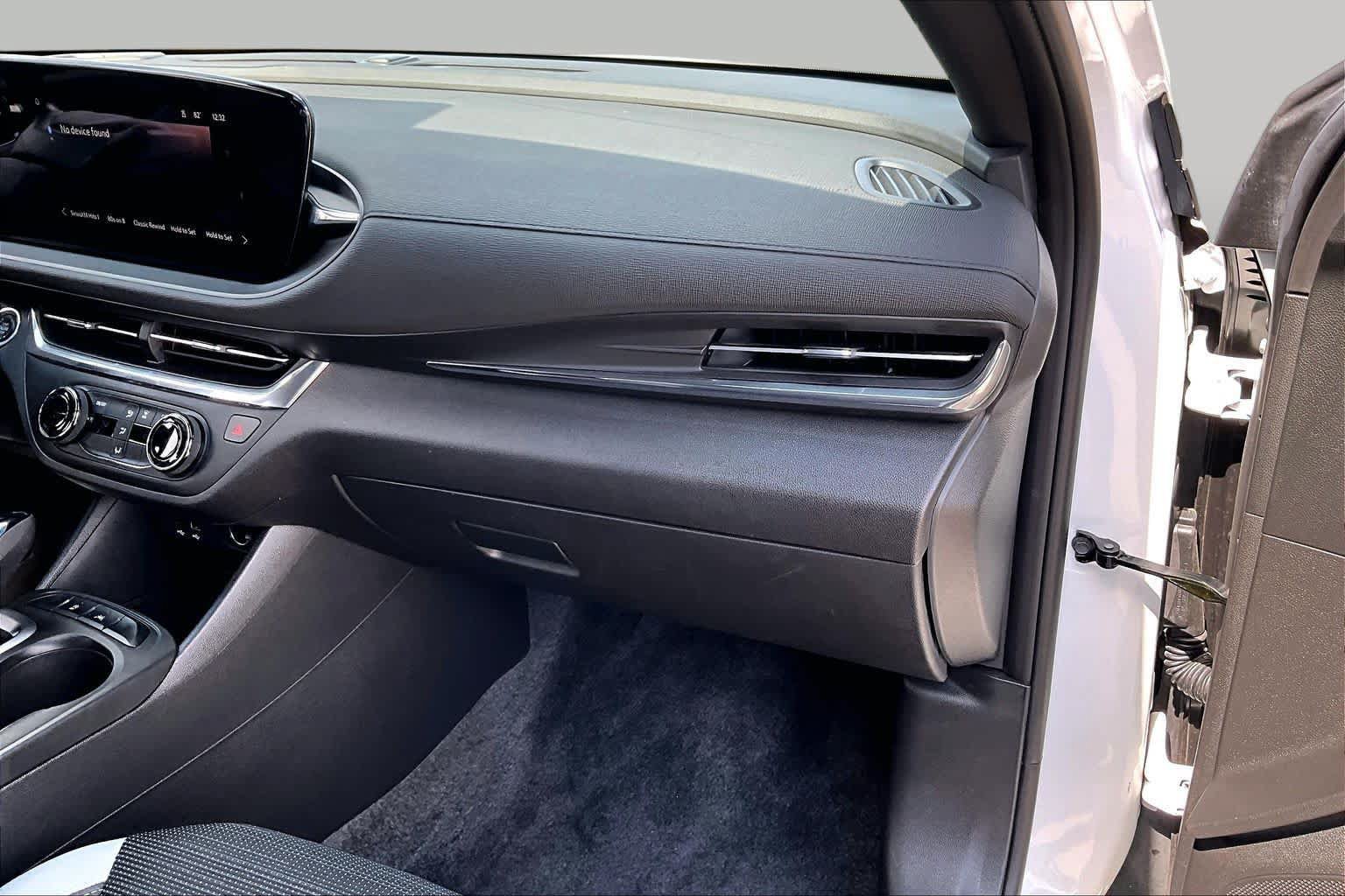 Used 2025 Buick Envista Preferred FWD image 19