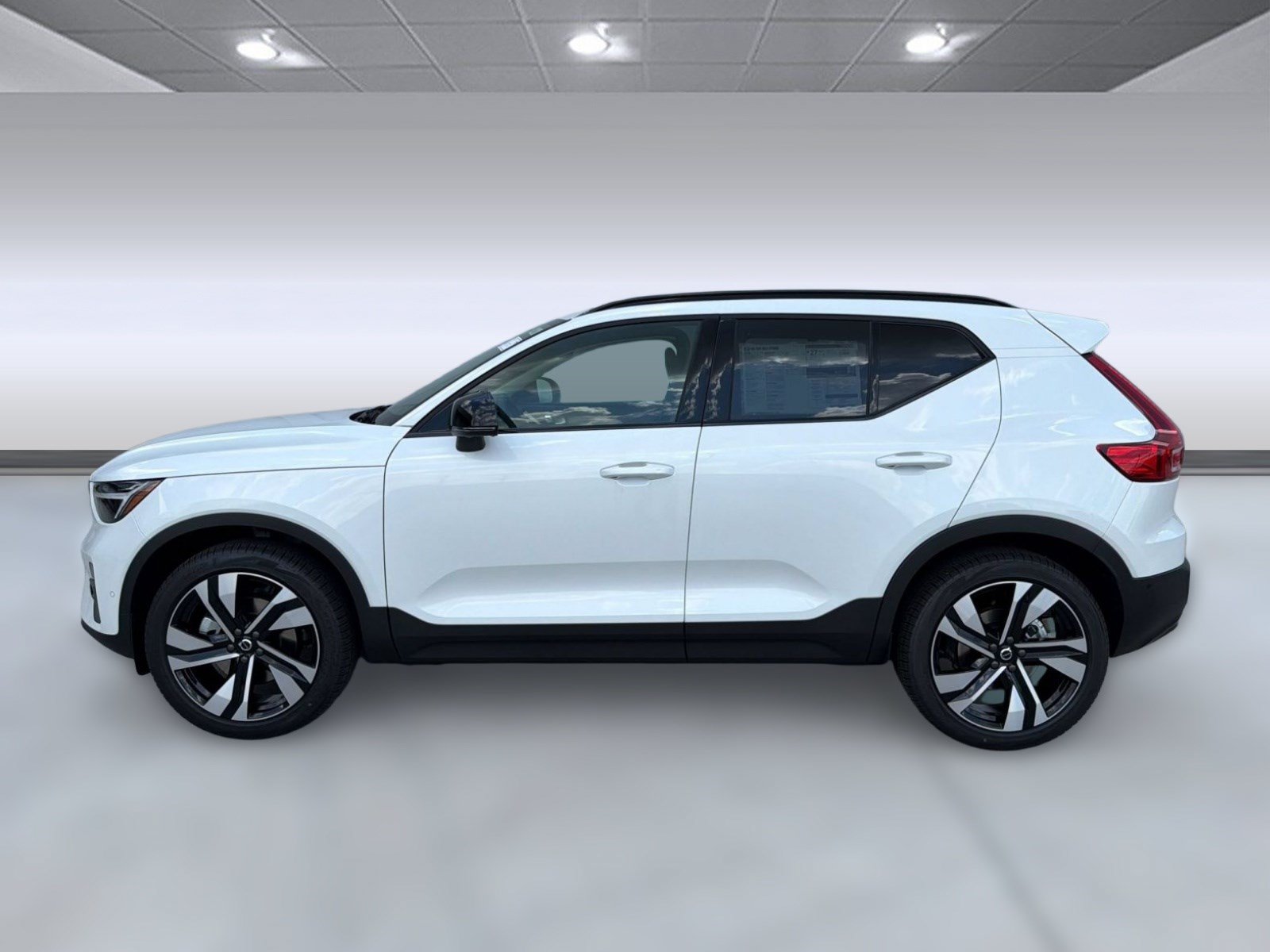 New 2026 Volvo XC40 B4 Plus w/ Climate Package FWD video 2