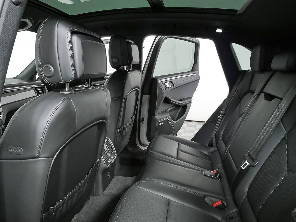 Certified 2026 Porsche Macan Turbo AWD/4WD image 21