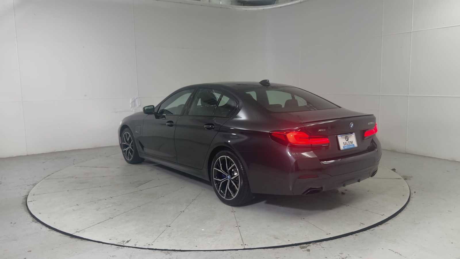Used 2023 BMW 530e xDrive w/ Premium Package AWD/4WD image 4