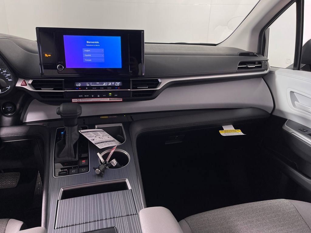 New 2026 Toyota Sienna LE image 15