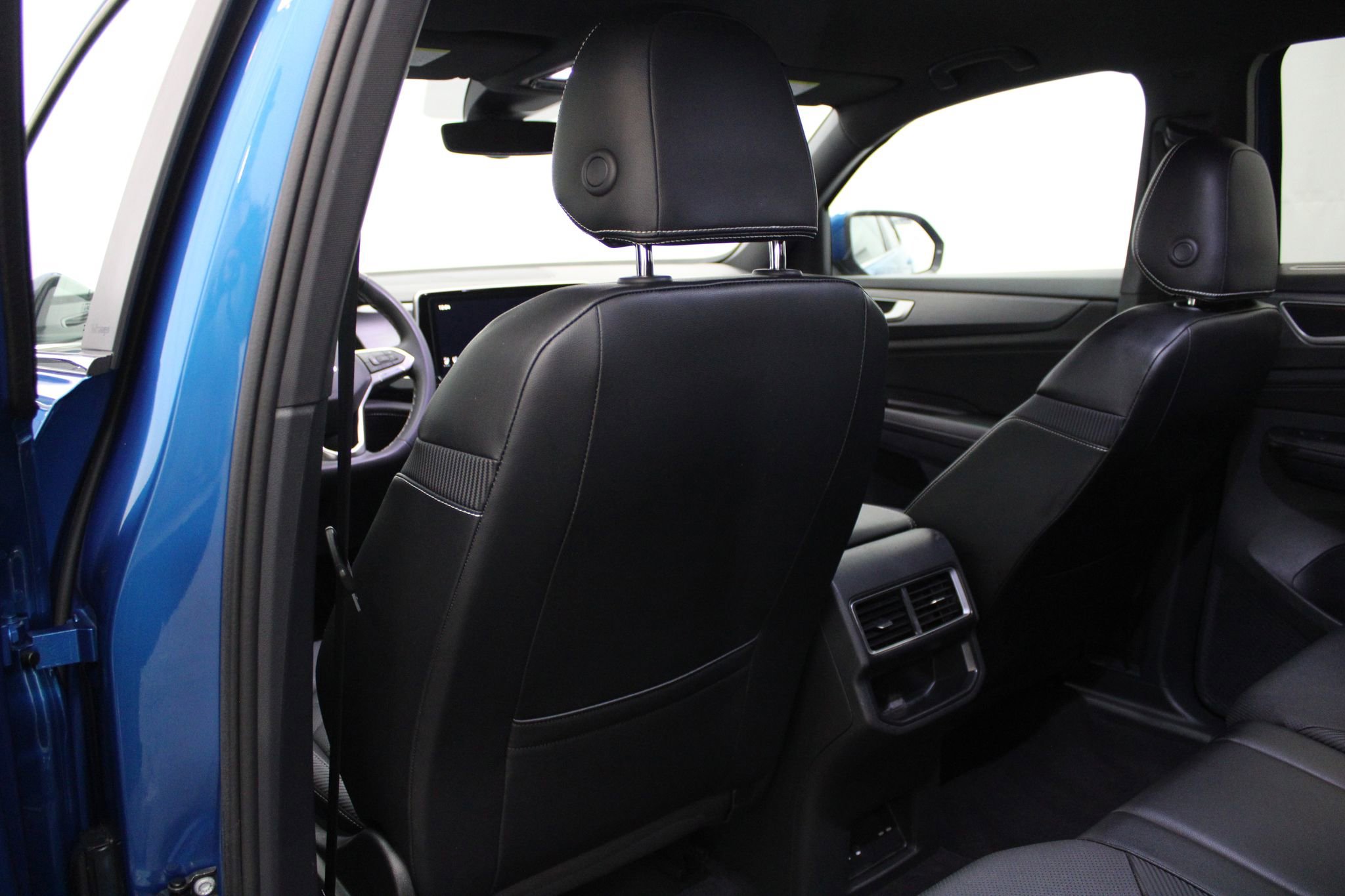 Used 2024 Volkswagen Atlas Cross Sport SE image 19