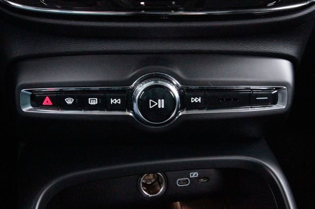Certified 2025 Volvo XC40 B5 Plus image 13