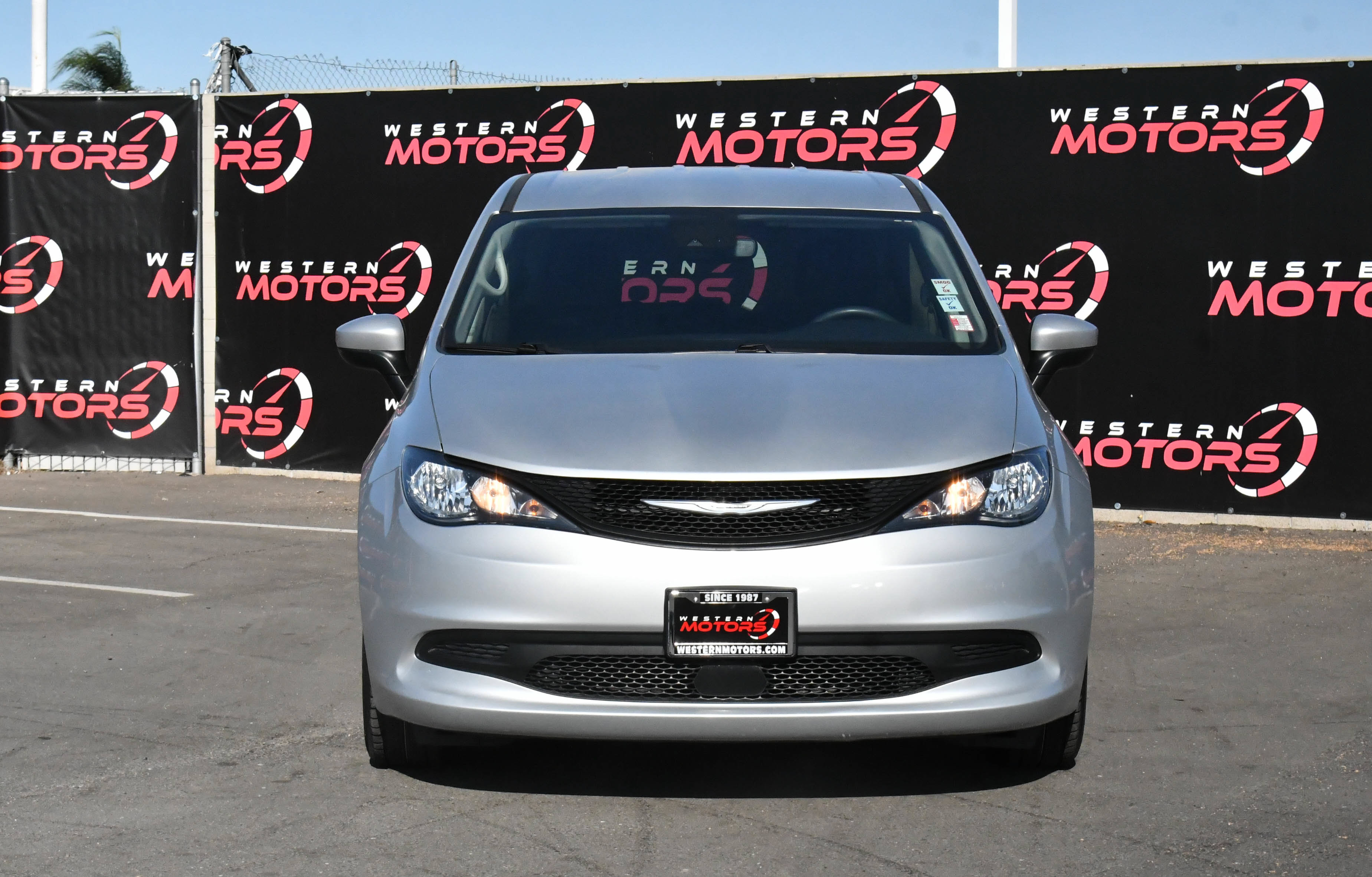 Used 2023 Chrysler Voyager LX FWD image 2