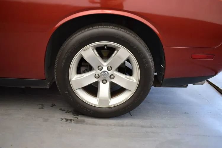 Used 2010 Dodge Challenger SE RWD image 25
