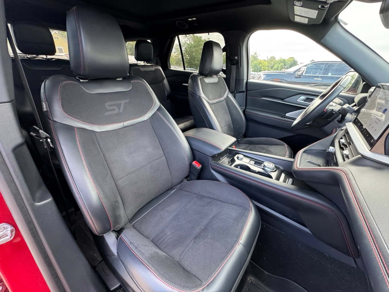 Used 2025 Ford Explorer ST AWD/4WD image 34