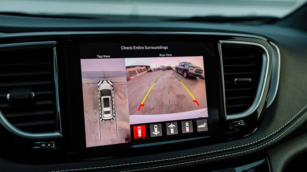 New 2026 Chrysler Pacifica Limited w/ S Appearance Package FWD image 30