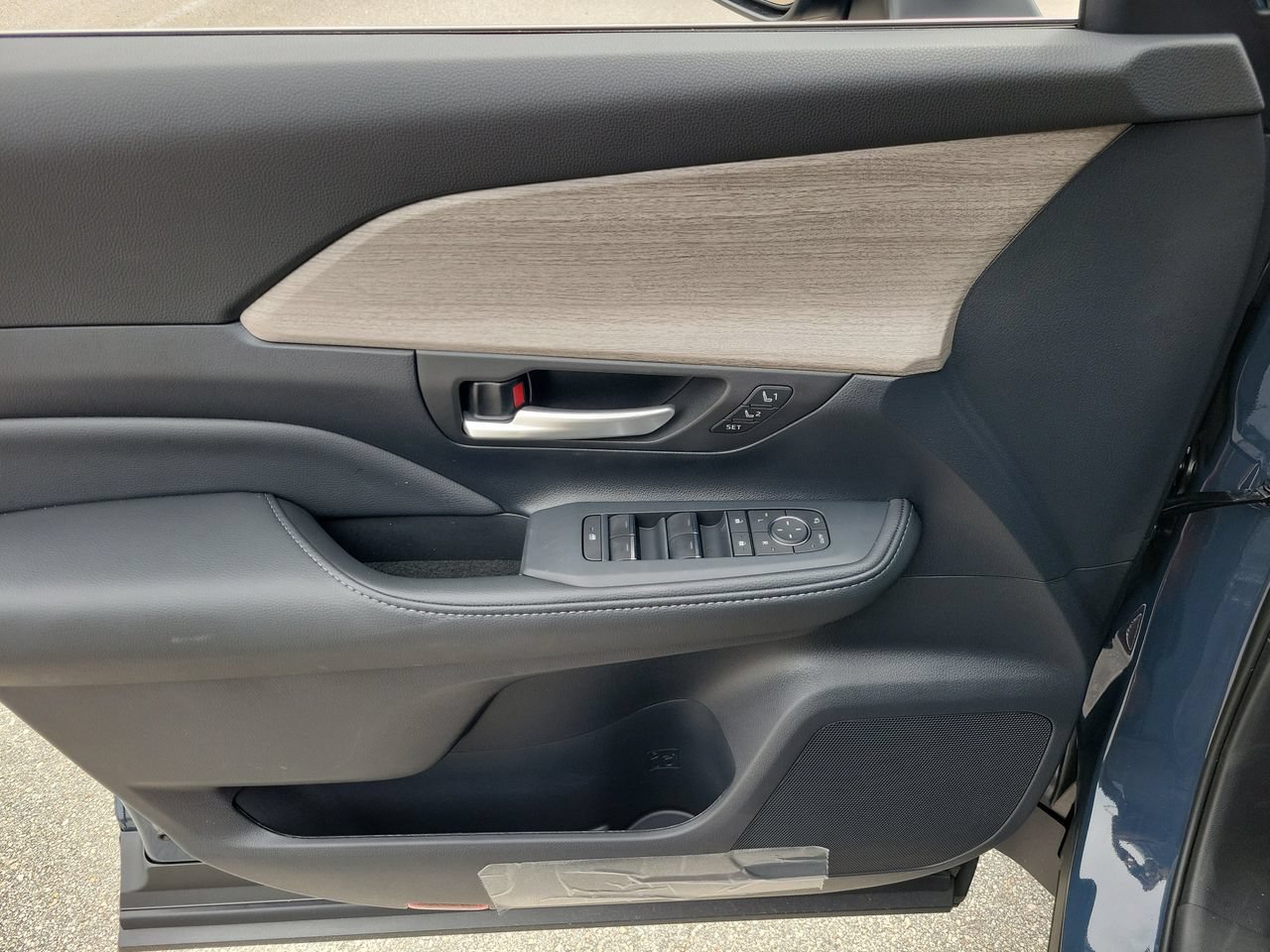 New 2026 Toyota Grand Highlander FWD image 14