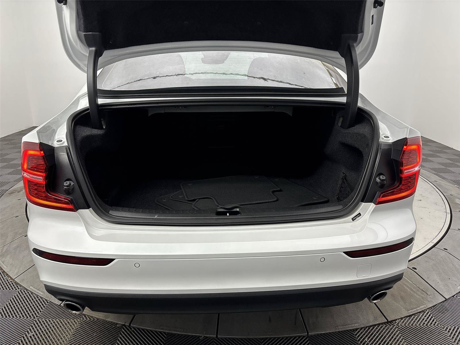 Used 2020 Volvo S60 T5 Momentum FWD image 21