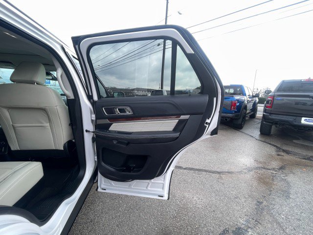 Used 2019 Ford Explorer Platinum image 17