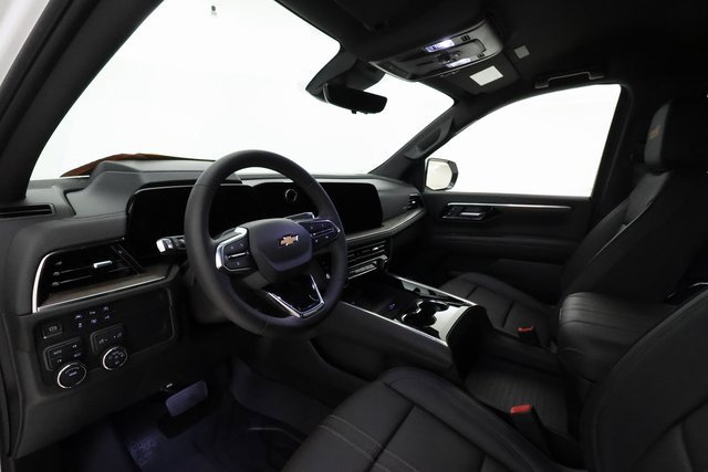 Used 2025 Chevrolet Suburban High Country image 11
