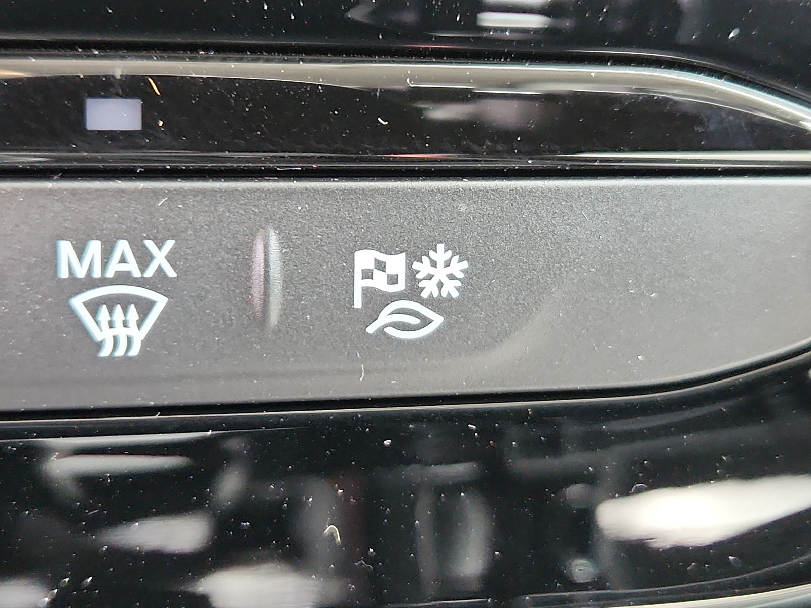 Used 2024 Ford Escape SE FWD image 19