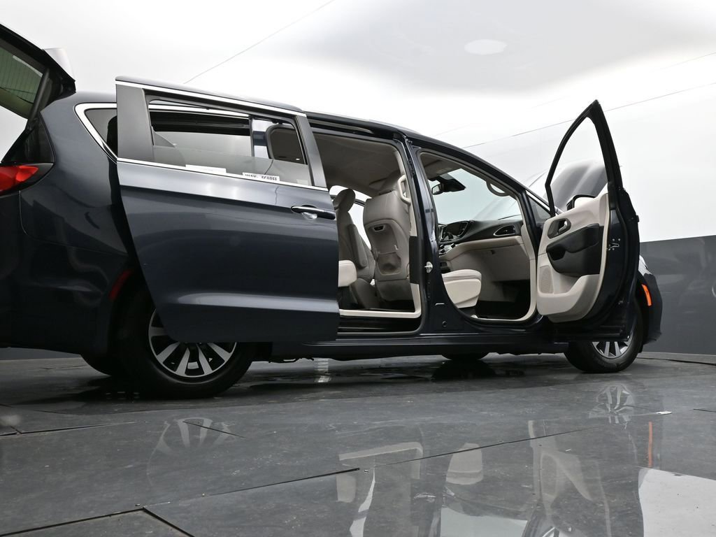 Used 2021 Chrysler Pacifica Touring-L image 32