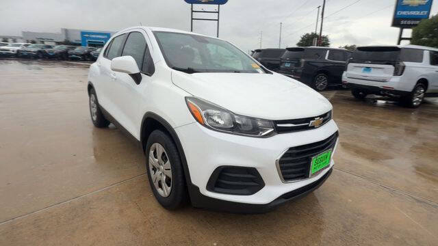 Used 2018 Chevrolet Trax LS FWD image 2
