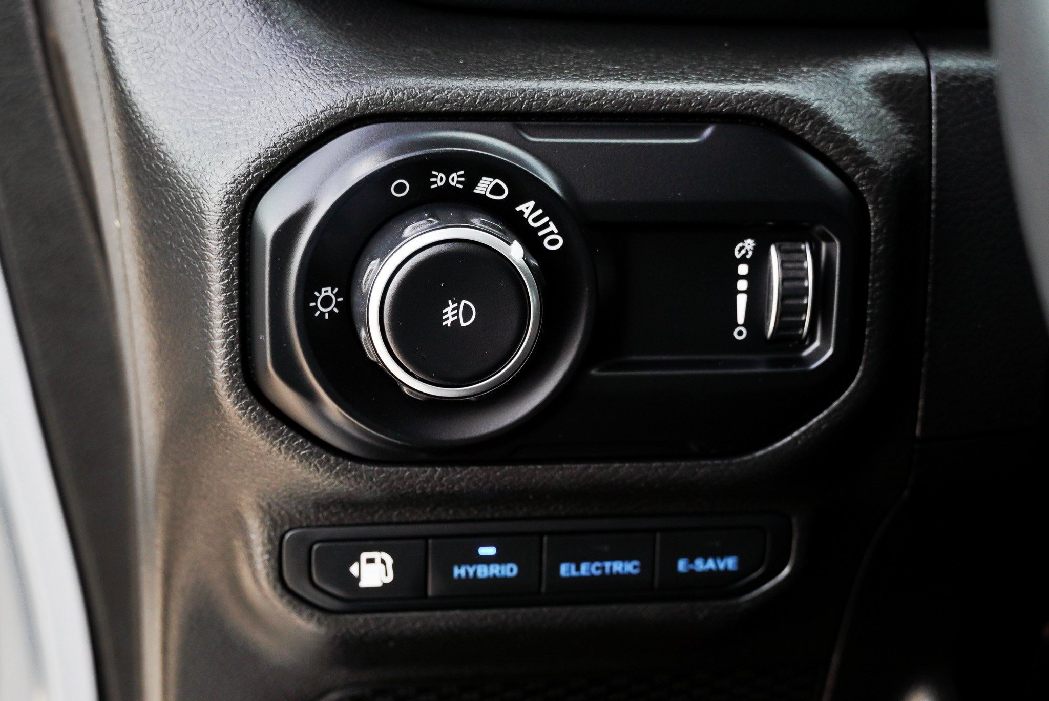 Used 2023 Jeep Wrangler Unlimited Sahara AWD/4WD image 18
