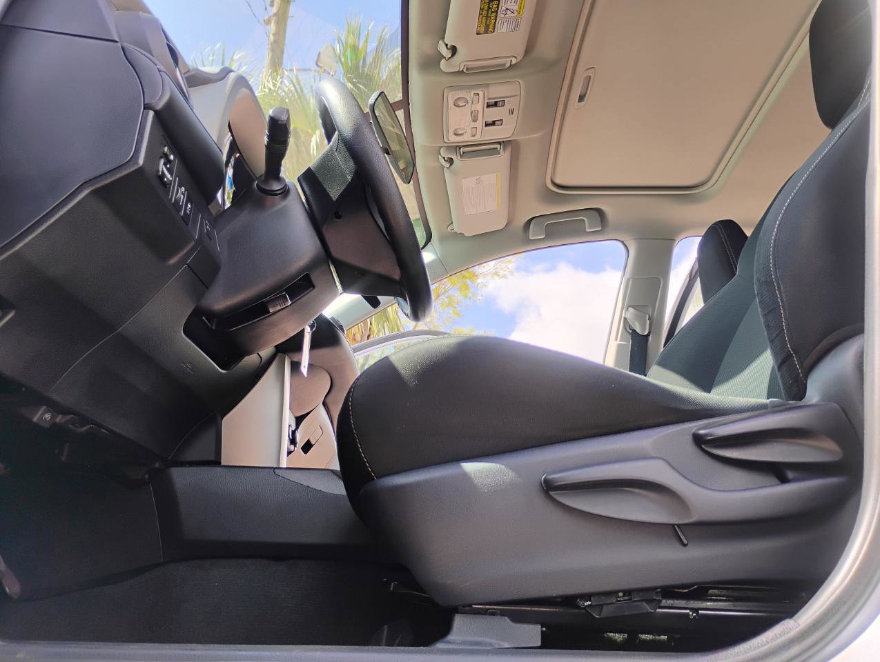 Used 2014 Toyota RAV4 XLE AWD/4WD image 9