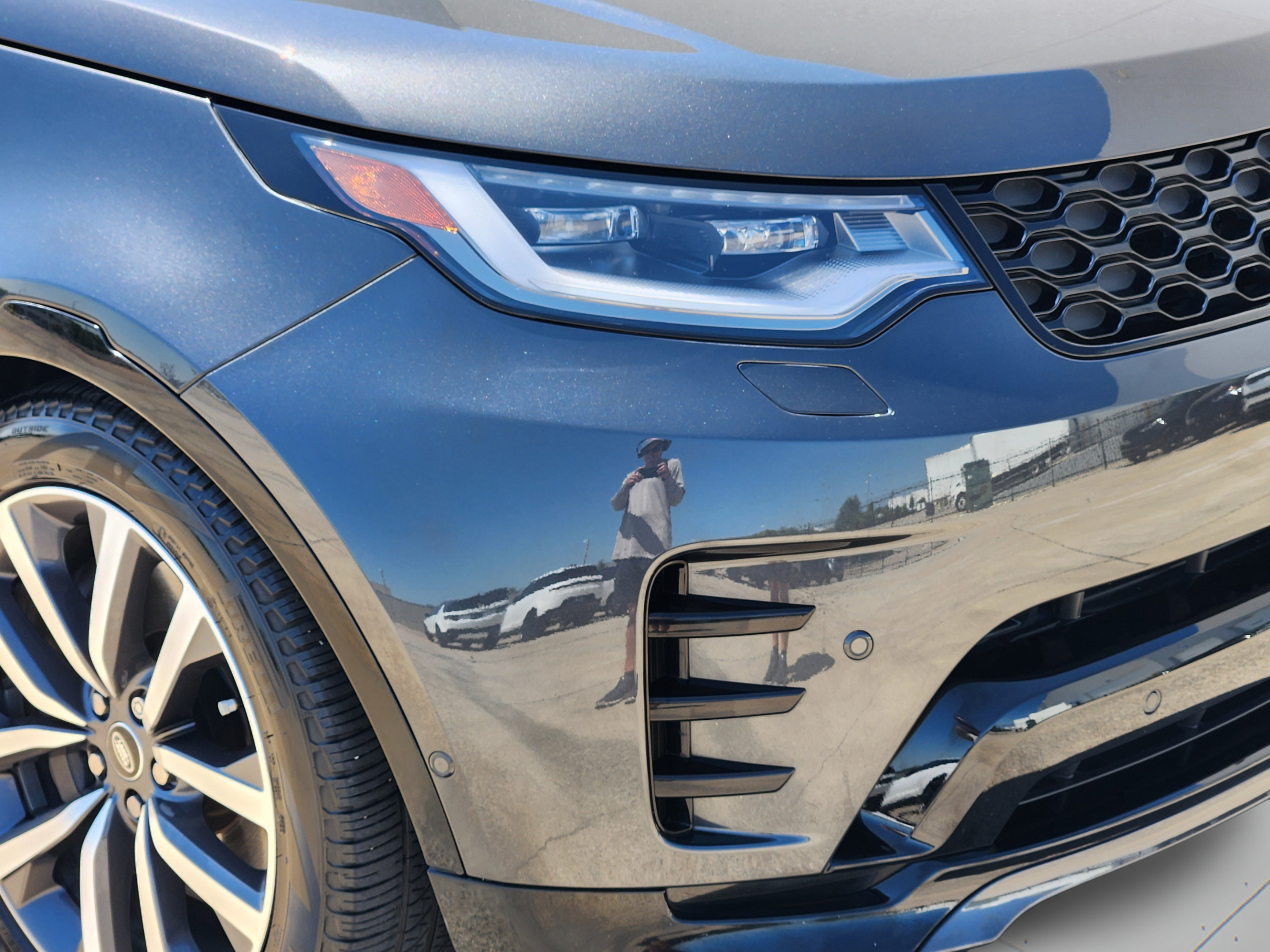 Certified 2024 Land Rover Discovery Dynamic SE AWD/4WD image 34
