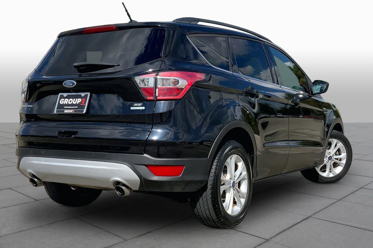 Used 2017 Ford Escape SE w/ Equipment Group 201A FWD image 13