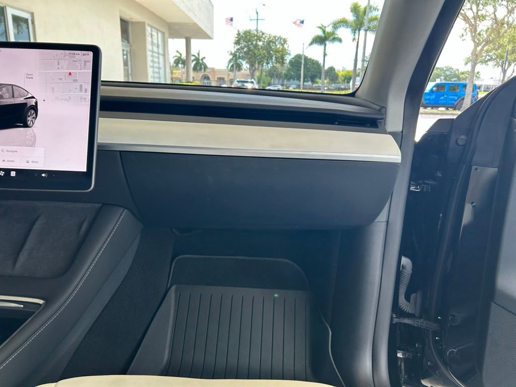 Used 2024 Tesla Model Y Long Range AWD/4WD image 22