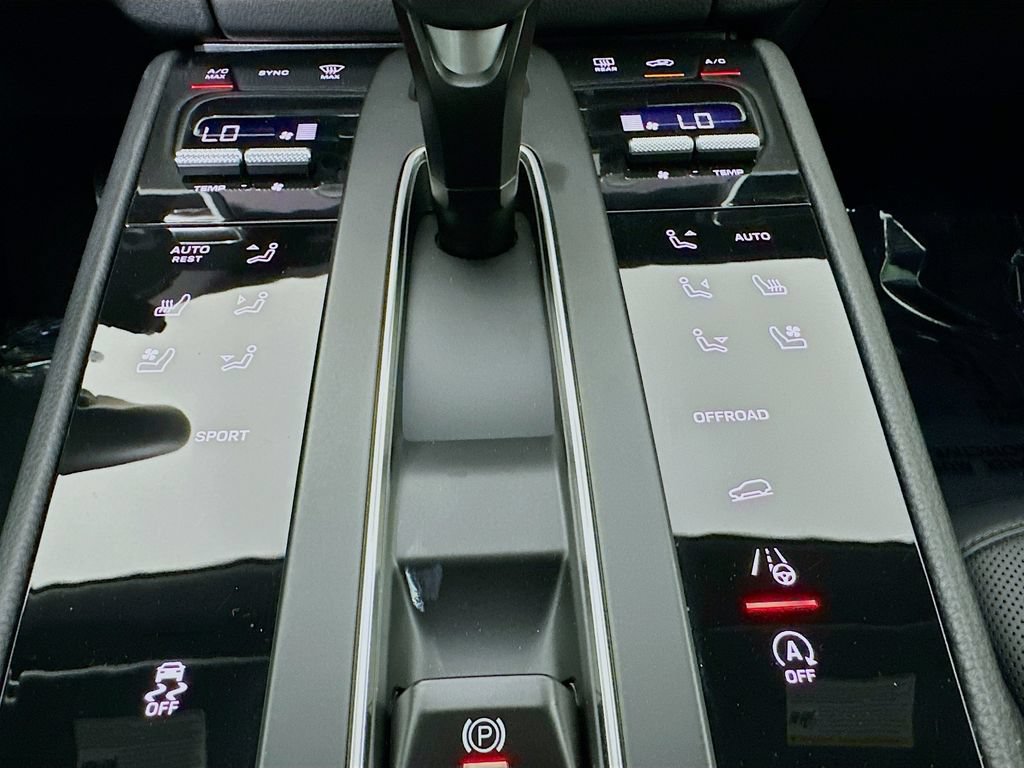 New 2025 Porsche Macan AWD/4WD image 23