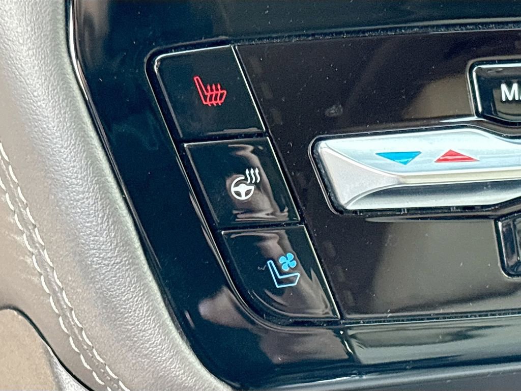 Used 2023 Ford Explorer Platinum w/ Technology Package image 21