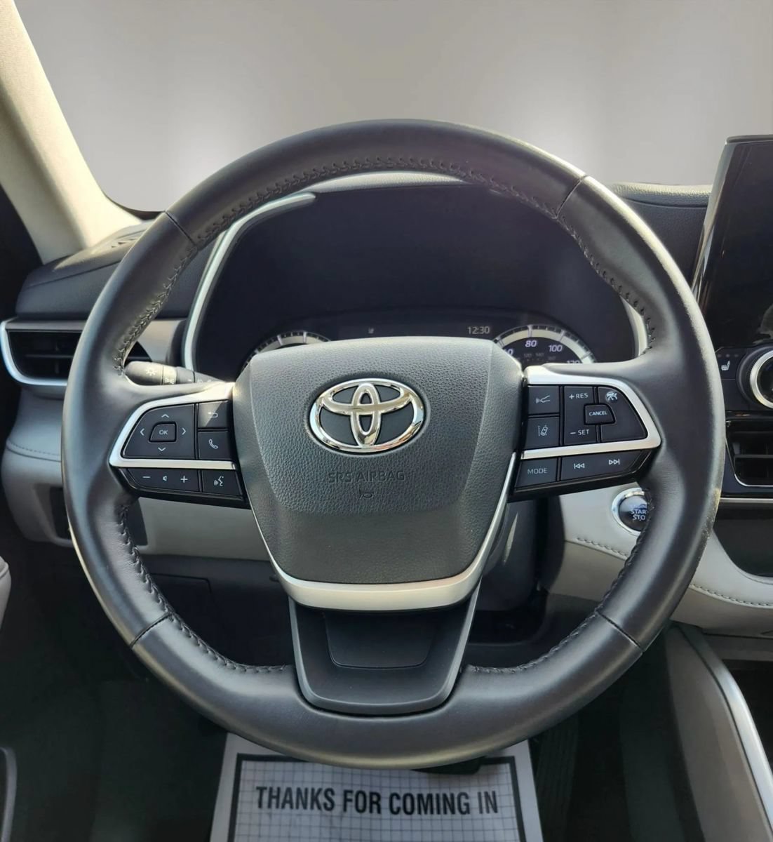 Used 2022 Toyota Highlander XLE AWD/4WD image 29