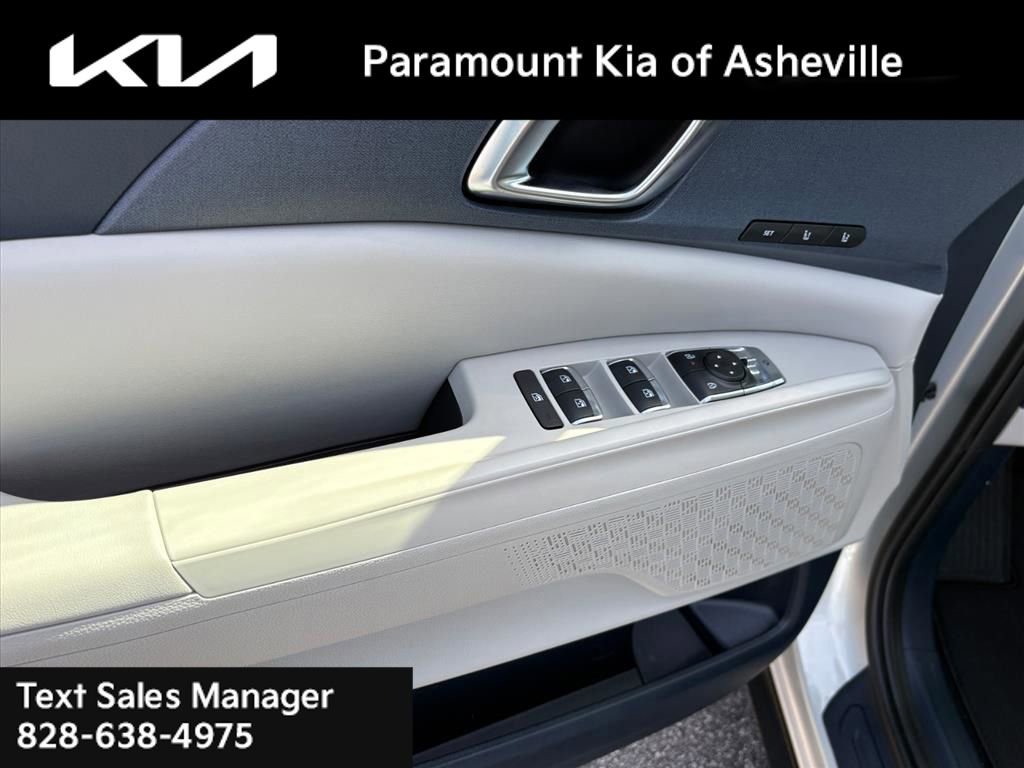 Certified 2026 Kia Carnival SX FWD image 25