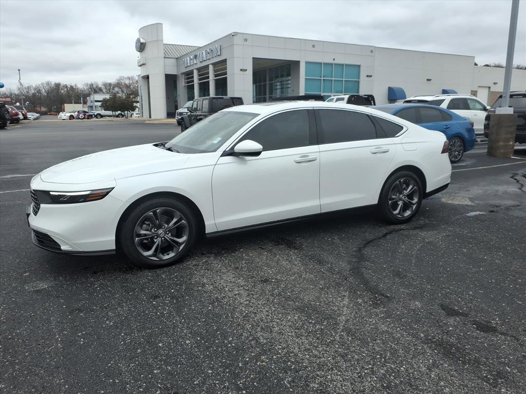 Used 2023 Honda Accord EX image 3