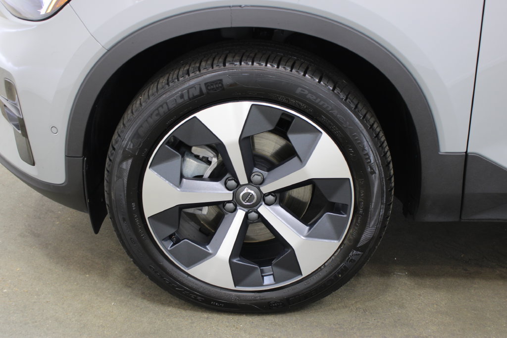 Used 2026 Volvo XC40 B5 Plus AWD/4WD image 31