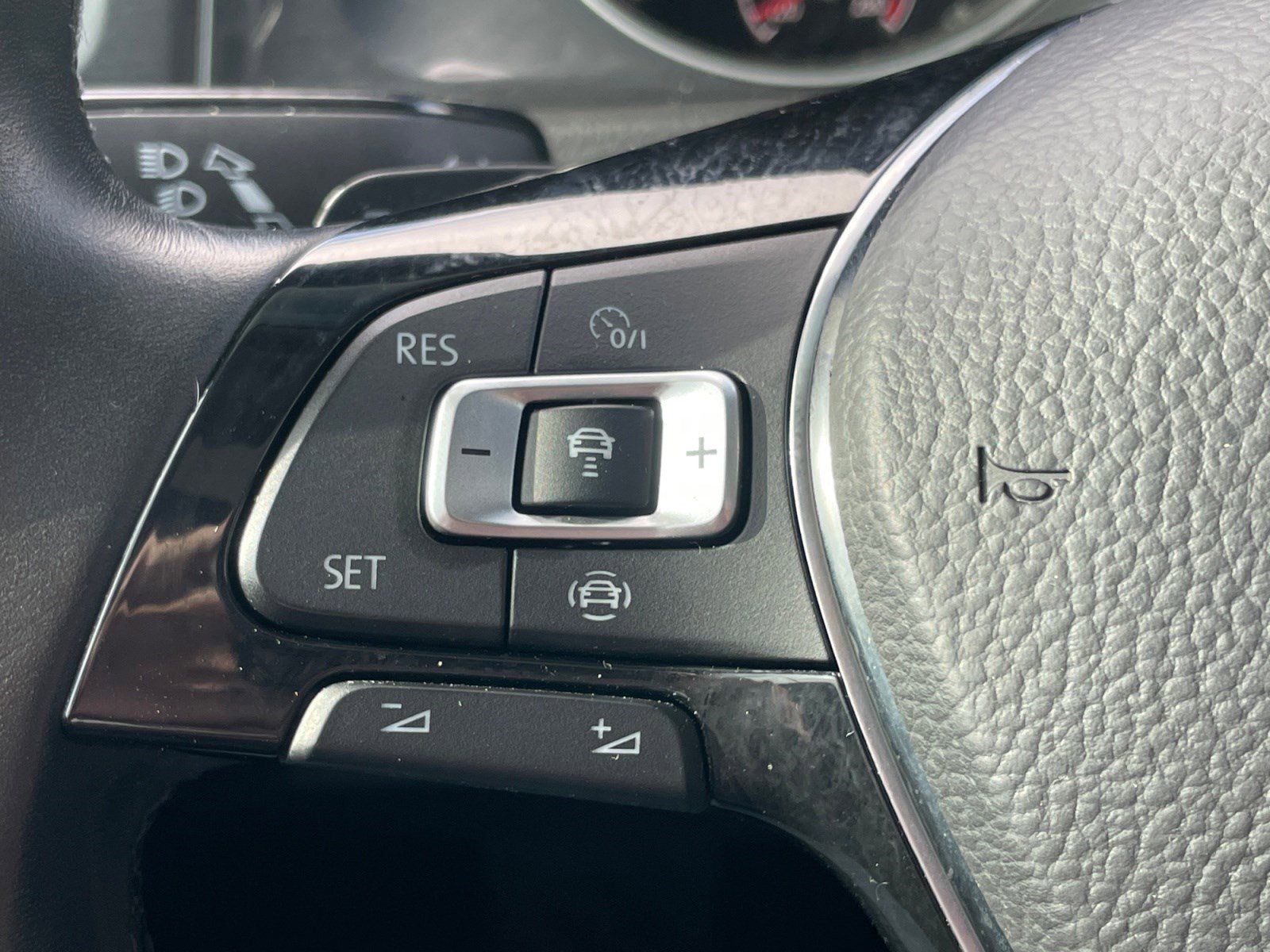 Used 2019 Volkswagen Golf SE w/ Driver Assistance Package image 16