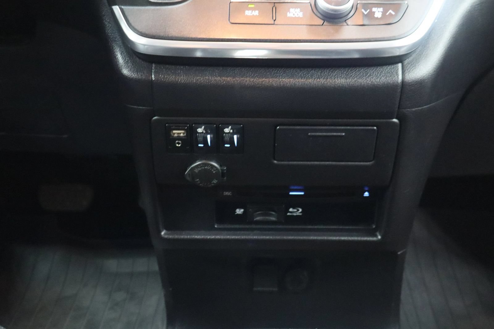 Used 2017 Toyota Sienna SE Premium FWD image 29