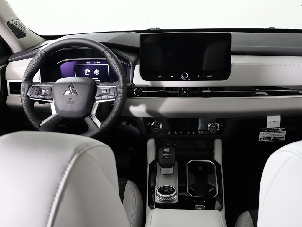 New 2025 Mitsubishi Outlander SE image 37