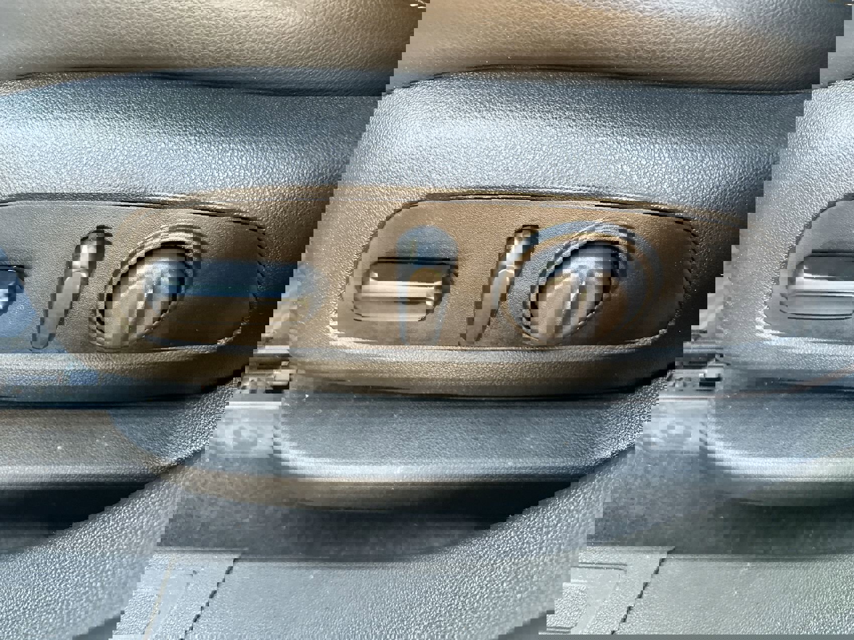 Used 2021 GMC Acadia SLT image 12