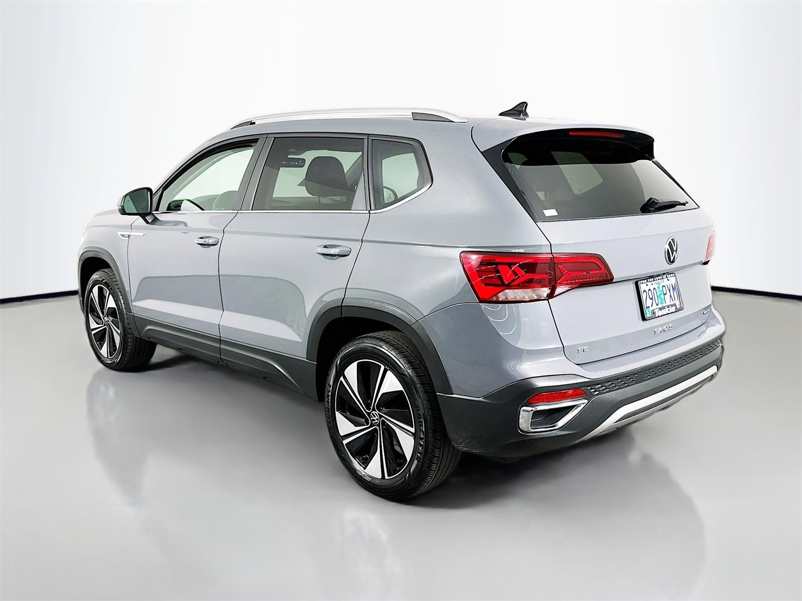 Used 2024 Volkswagen Taos SE w/ Panoramic Sunroof Package image 5